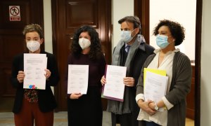 26/01/2022.- Bel Pozueta (EH Bildu), Pilar Valluguera (ERC), Sofía Castañón (Unidas Podemos) y Jaume Asens (Unidas Podemos) presentan la solicitud de comisión en el Congreso. EH Bildu