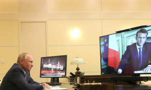 El presidente ruso Vladimir Putin celebra una reunión por videoconferencia con el presidente francés Emmanuel Macron, a 26 de junio de 2020.