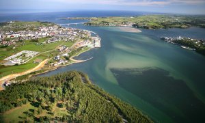 Vista panorámica de la Ría de Ribadeo o Ría del Eo, frontera entre Asturias y Galicia.