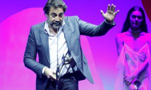 El actor Javier Bardem recibe el premio a mejor actor protagonista en una película por su papel en 'El buen patrón' durante la gala de la 9ª edición de los Premios Feroz 2022
