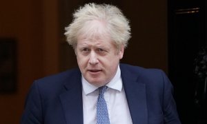 02/02/2022-El primer ministro del Reino Unido, Boris Johnson, frente al número 10 de Downing Street, Londres.