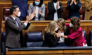 El presidente del Gobierno, Pedro Sánchez, la ministra de Economía Nadia Calviño, la ministra de Trabajo, Yolanda Díaz, y la ministra de Hacienda, María Jesús Montero, en la sesión plenaria del jueves.