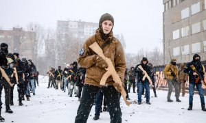 Una activa minoría nacionalista ucraniana organiza por todo el país cursos de iniciación militar.