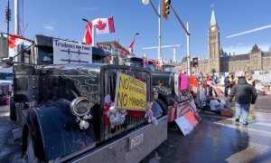 Camiones de los manifestantes cerca del Parlamento.