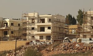 Vista de la construcción de una edificación en el asentamiento israelí de Rahalim, ubicado cerca de la aldea de Yatma, al sur de la ciudad de Naplusa, en la Cisjordania ocupada. JAAFAR ASHTIYEH / AFP