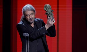 El realizador y guionista Fernando León de Aranoa tras recibir el Goya a "Mejor guión original" por su trabajo "El buen patrón" durante la 36 edición de los Premios Goya que tiene lugar este sábado en el Palau de les Arts de Valencia. EFE/kai forsterling.