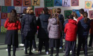 14702/2022-Un grupo de niños en el colegio Blanca de Castilla, a 10 de febrero de 2022, en Madrid (España).