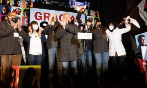 El candidato a la Presidencia de la Junta de Castilla y León por ¡Soria ya!, Ángel Ceña, celebra los resultados con sus compañeros.