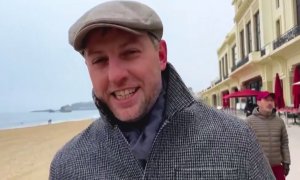 Vladimir Osechkin, en la ciudad francesa de Biarritz, donde ha recibido protección policial, en vista de que han puesto precio a su cabeza.