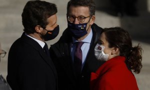 El presidente del PP, Pablo Casado; el presidente de la Xunta de Galicia, Alberto Núñez Feijoo y la presidenta de la Comunidad de Madrid, Isabel Díaz Ayuso.