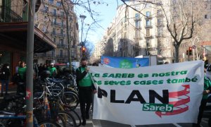 22/02/2022 - La manifestació de la PAH d'aquest dimarts per reclamar al Govern espanyol que els pisos de la Sareb passin a ser públics.