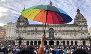 28/2/22 Concentración contra la homofobia en la plaza de María Pita de A Coruña, frente al Ayuntamiento.