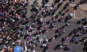 7/3/22-Mujeres participan en una marcha con motivo del Día Internacional de la Mujer hoy, en San Salvador (6 de marzo de 2022).