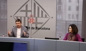 El regidor de Drets de Ciutadania i Participació de l'Ajuntament de Barcelona, Marc Serra, en la presentació del balanç anual de l'Oficina per la No Disriminació.