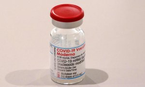 La EMA incluye nuevos efectos secundarios en las vacunas de Janssen y Moderna