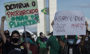 (09/03/2022) Activistas protestan contra las políticas destructoras de la Amazonia de Jair Bolsonaro.