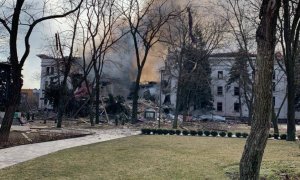 El teatro dramático de Mariúpol tras el bombardeo.