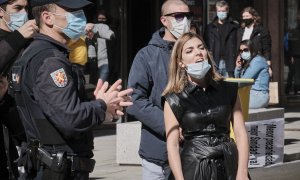 Alemania expulsa a la neonazi Isabel Peralta por llevar una esvástica