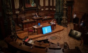 Vista general de un Pleno del Ayuntamiento de Barcelona, con la intervención de la alcaldesa, Ada Colau. E.P./David Zorrakino