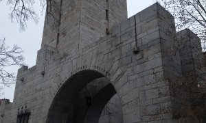 Las placas de la torre del Sagrario Militare Italiano de Zaragoza recuerdan a 577 brigadistas de ese país que murieron en la guerra civil