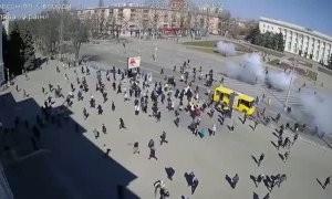 Soldados rusos disparan contra manifestantes en la ciudad ucraniana de Jersón