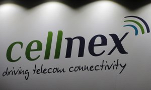 El logo de Cellnex en su stand en la feria Mobile World Congress (MWC), en Barcelona. Pau Barrena / AFP