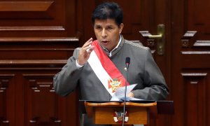 Fotografía cedida por la Presidencia del Perú del presidente del Perú Pedro Castillo hablando en el Congreso el 28 de marzo de 2022.