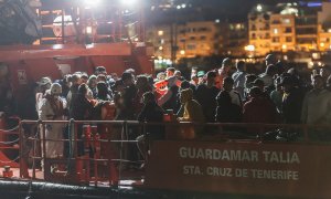 5/4/22-La Salvamar Talía llega al puerto de Arguineguín con varios migrantes a 14 de septiembre de 2021 en Gran Canaria.