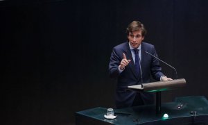 El alcalde de Madrid, José Luis Martínez-Almeida, interviene en una sesión plenaria en el Ayuntamiento de Madrid, en el Palacio de Cibeles, a 29 de marzo de 2022.