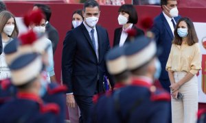 El presidente del Gobierno, Pedro Sánchez, llega el acto solemne de homenaje a la bandera nacional y desfile militar en el Día de la Hispanidad, a 12 de octubre de 2021, en Madrid.