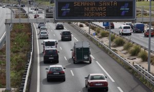 el tráfico en el kilómetro 20 de la A-5, este viernes en Madrid