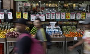 Escena cotidiana en un mercado de Rio de Janeiro (Brasil)