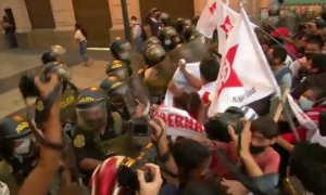 La oposición peruana pide en una manifestación la dimisión del presidente Pedro Castillo