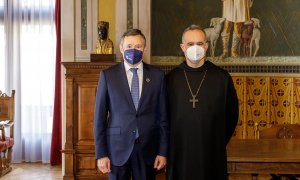 El president d'Agbar, Àngel Simón, i l'abat de Montserrat, Manel Gasch.