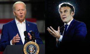 (12/04/2022) A la izquierda, Joe Biden en un acto celebrado en Iwoa. A la derecha, Emmanuel Macron durante la campaña presidencial en Estrasburgo.