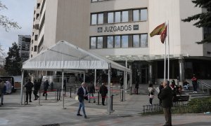 Vista de la entrada de los Juzgados de Madrid en Plaza Castilla, a 8 de abril de 2022, en Madrid.