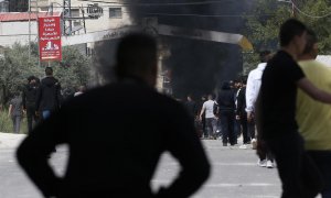 Los enfrentamientos estallan luego de una incursión israelí mortal dentro de un campo de refugiados de Jenin, cerca de Jenin, Cisjordania, 09 de abril de 2022
