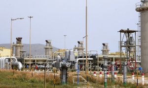 Esta imagen muestra las instalaciones de la empresa tunecina Sergaz, que controla el segmento tunecino del gasoducto transmediterráneo (Transmed), a través del cual fluye el gas natural de Argelia a Italia, en El-Haouaria, a unos 100 km al este de la capi