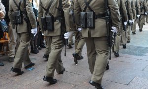 ¿Cómo vive la Semana Santa una militar reservista, roja, ahora en política municipal en el sureste de España?