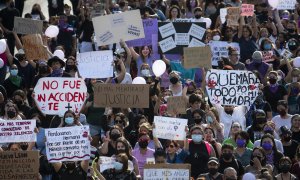 Colectivos feministas marchan durante una protesta en la Ciudad de Monterrey en el estado de Nuevo León (México).