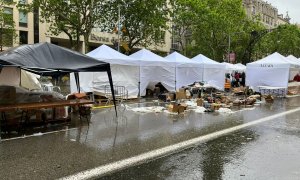 Els efectes de la segona tempesta de la jornada, cap a dos quarts de cinc de la tarda que a Barcelona ha destruït algunes parades.