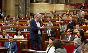 El diputado de Cs, Matías Alonso, cuando ha sido expulsado por la presidenta del Parlament en la sesión plenaria en el Parlament de Catalunya de este miércoles.