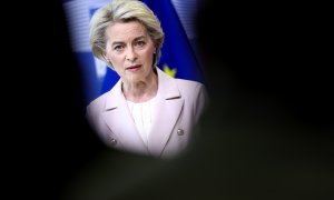 La presidenta de la Comisión Europea, Ursula von der Leyen, hace una declaración tras la decisión del gigante energético ruso Gazprom de detener los envíos de gas a Polonia y Bulgaria, en Bruselas, Bélgica, el 27 de abril de 2022.
