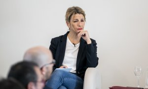 La vicepresidenta y ministra de Trabajo, Yolanda Díaz, durante una reunión para tratar la precariedad laboral, en el Círculo de Bellas Artes, a 28 de abril de 2022, en Madrid