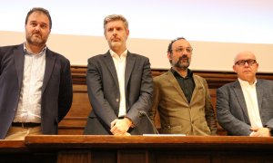 Els advocats Antoni Abat, Andreu Van den Eynde, Benet Salellas i Gonzalo Boye, en l'acte sobre l'espionatge del 'Catalangate' a la UB.