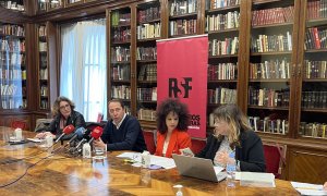 Alfonso Bauluz (segundo izquierda), presidente de Reporteros Sin Fronteras España, durante la presentación del informe anual sobre la libertad de prensa en el mundo.