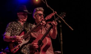 La banda de rock La Guardia durante su actuación en las Fiestas de la Paloma, en el campo de fútbol de los Jardines de las Vistillas, a 15 de agosto de 2021, en Madrid.