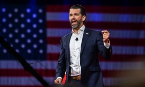 En esta foto de archivo tomada el 27 de febrero de 2022, el hijo del expresidente estadounidense Donald Trump, Donald Trump Jr., habla en la Conferencia de Acción Política Conservadora 2022 (CPAC) en Orlando, Florida. El hijo mayor del expresidente estado