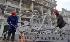 Labores de rescate donde ocurrió una explosión en el Hotel Saratoga, en La Habana (Cuba)