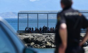 Migrantes en la valla de Ceuta